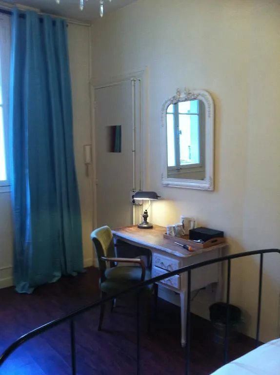 A Room In Paris 0*,  France
